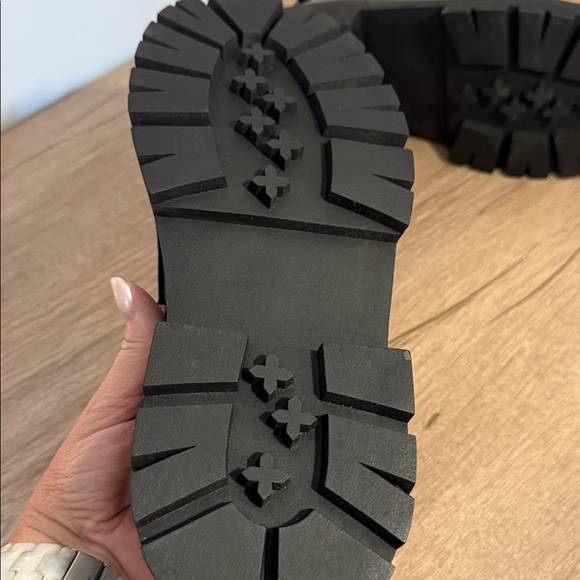 Madden Girl Harlow Platform Black Patent Loafers w/Front Buckles. NWOT - Picture 8 of 8